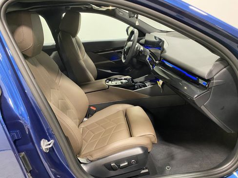Used 2025 BMW 530i xDrive 530i xDrive w/ Premium Package image 20