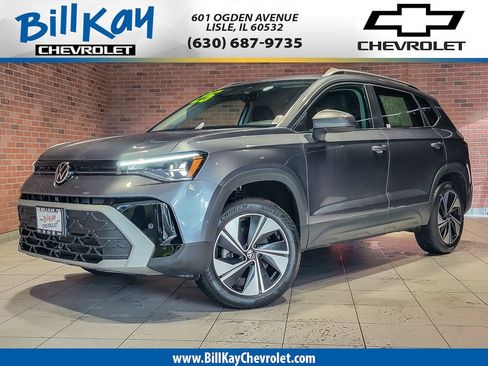 Used 2025 Volkswagen Taos SE AWD/4WD image 1