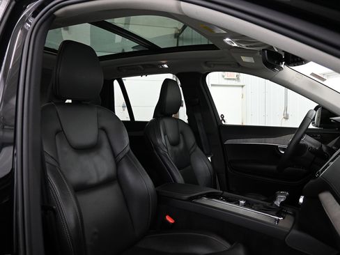 Used 2022 Volvo XC90 T6 Inscription w/ Advanced Package image 26