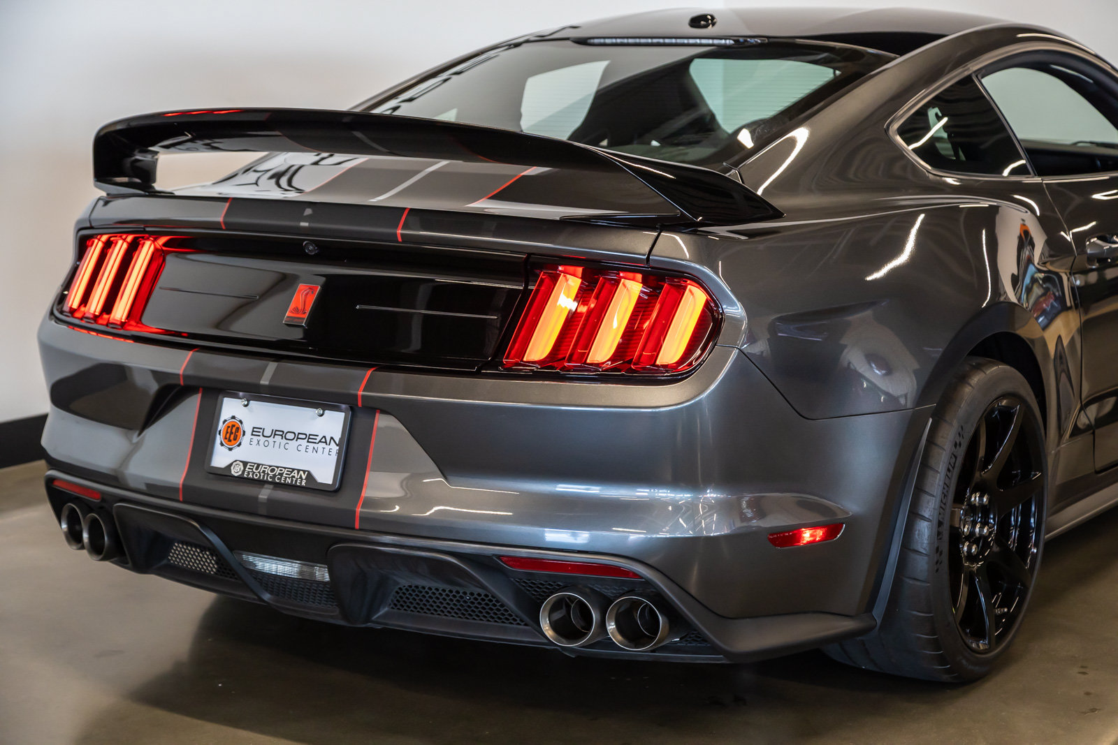 Used 2019 Ford Mustang Shelby GT350R w/ GT350R Equipment Group 920A RWD image 26