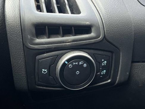 Used 2015 Ford Focus SE image 26