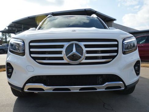 Used 2025 Mercedes-Benz GLB 250 4MATIC image 11