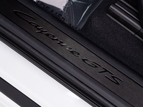 Used 2026 Porsche Cayenne GTS AWD/4WD image 13