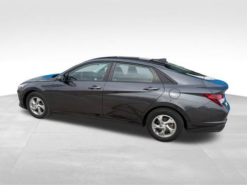 Used 2022 Hyundai Elantra SE FWD image 3