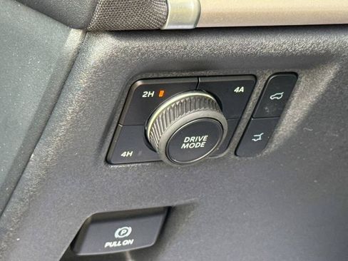 Used 2025 Ford Expedition Active AWD/4WD image 31
