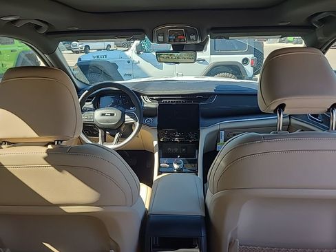 New 2025 Jeep Grand Cherokee Limited w/ Luxury Tech Group II image 27