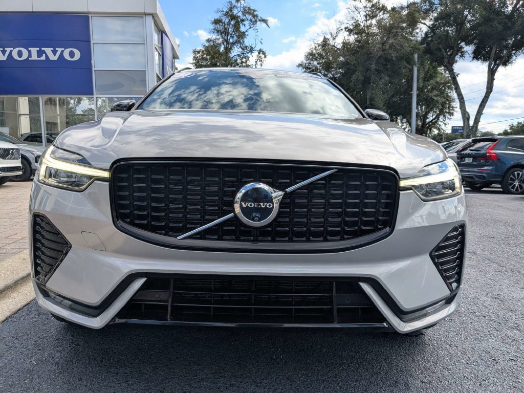 Used 2024 Volvo XC60 B5 Plus w/ Protection Package Premier AWD/4WD image 9