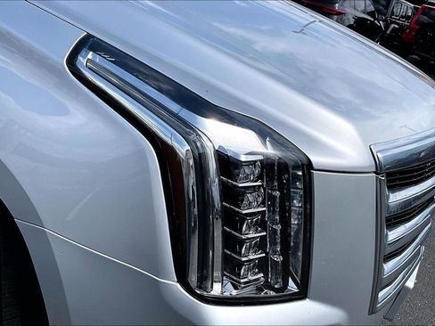 Used 2020 Cadillac Escalade 2WD image 33