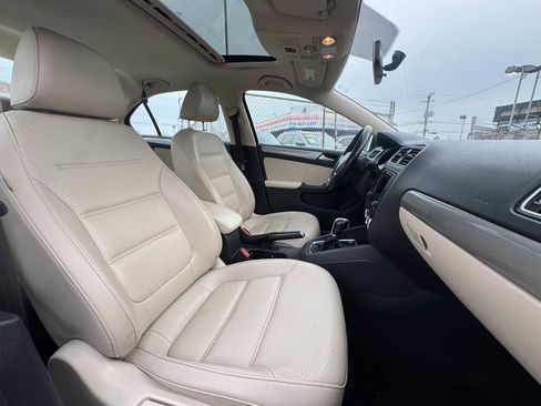 Used 2017 Volkswagen Jetta SE image 21