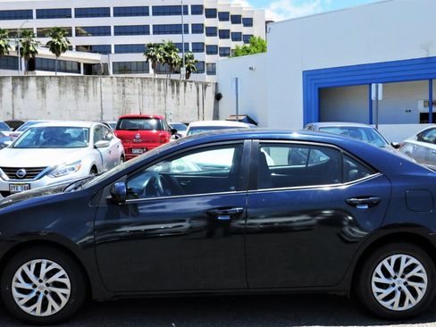 Used 2017 Toyota Corolla LE FWD image 2