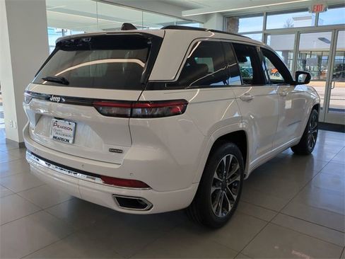 New 2025 Jeep Grand Cherokee Overland w/ Luxury Tech Group IV image 4