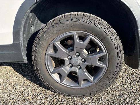 Used 2024 Honda Passport TrailSport image 3
