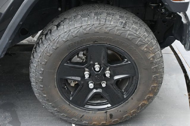 Used 2018 Jeep Wrangler Unlimited Sahara w/ Safety Group AWD/4WD image 39