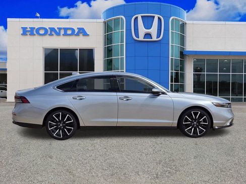 Used 2025 Honda Accord Touring image 2