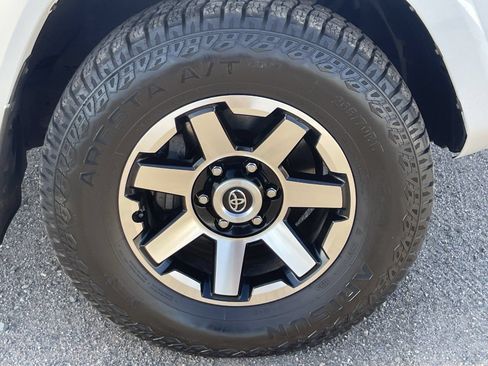 Used 2016 Toyota 4Runner SR5 RWD image 10