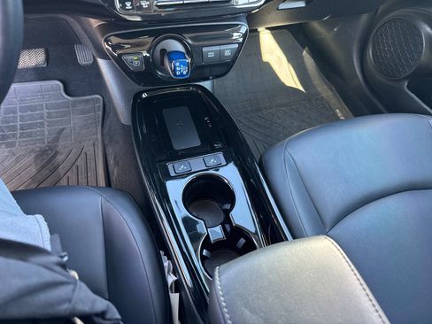 Used 2020 Toyota Prius XLE w/ Advanced Technology Package image 25