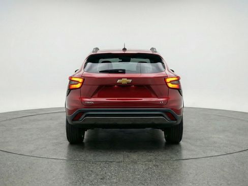 Used 2025 Chevrolet Trax LT image 7