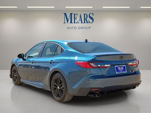 Used 2026 Toyota Camry SE w/ Convenience Package image 3