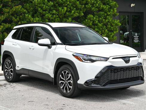 Used 2023 Toyota Corolla Cross AWD Hybrid image 3
