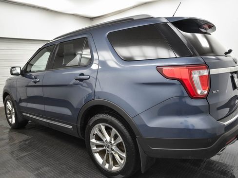 Used 2018 Ford Explorer XLT w/ Equipment Group 202A image 5
