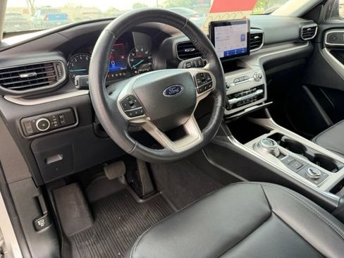 Certified 2023 Ford Explorer XLT w/ Equipment Group 202A AWD/4WD image 4