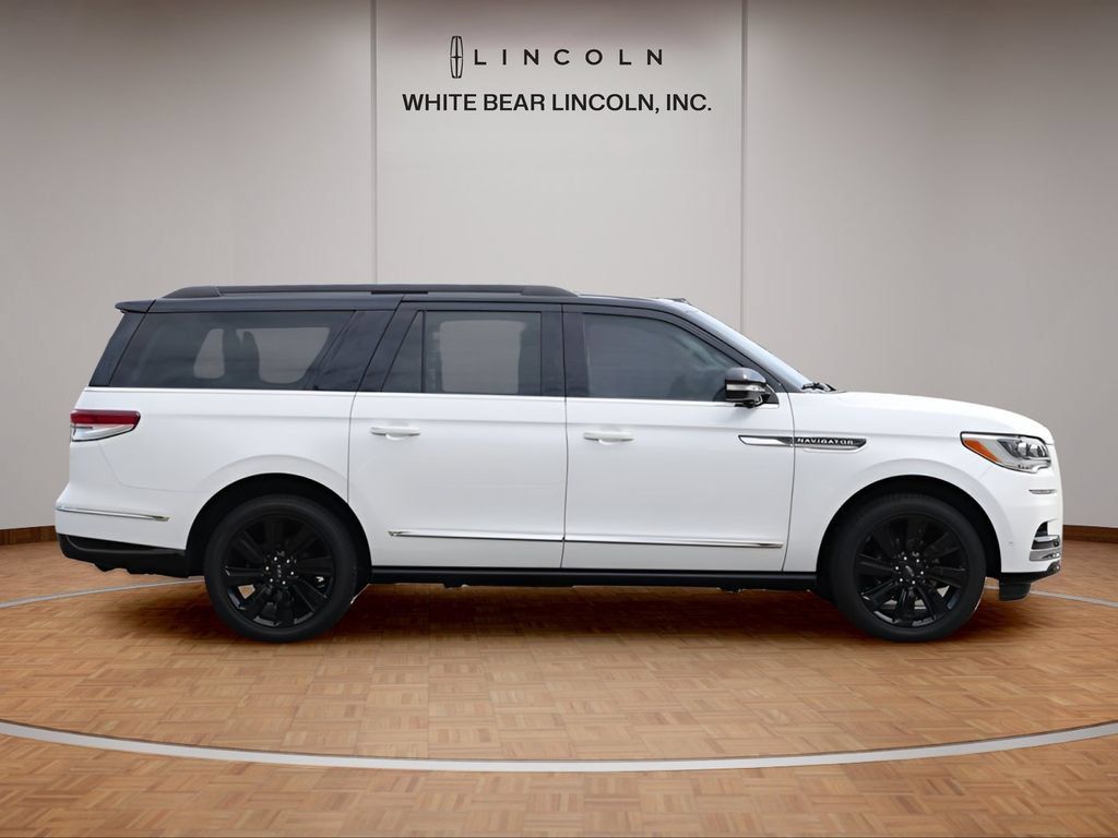 Used 2024 Lincoln Navigator L Black Label AWD/4WD image 4