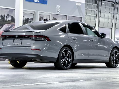 Used 2024 Honda Accord Sport image 9