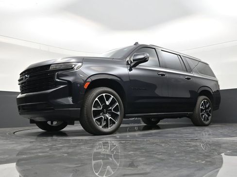 Used 2024 Chevrolet Suburban RST w/ Luxury Package RWD image 21