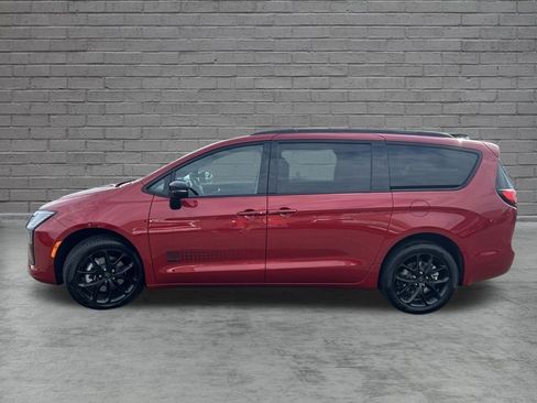 New 2027 Chrysler Pacifica Select AWD/4WD image 4