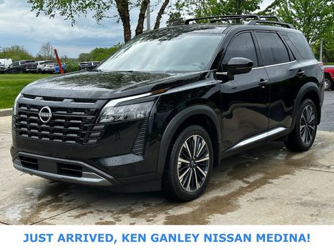 Certified 2026 Nissan Pathfinder Platinum w/ Cargo Package AWD/4WD image 7
