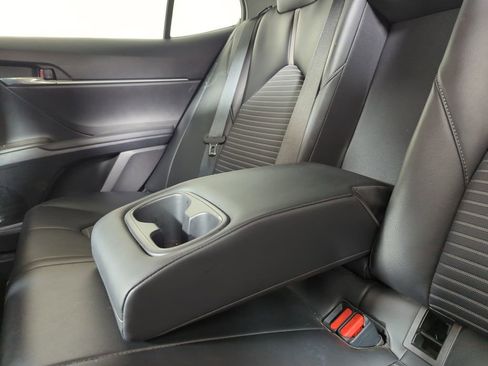 Used 2021 Toyota Camry SE image 31
