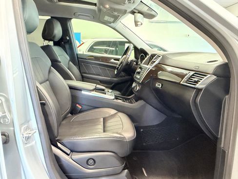 Used 2015 Mercedes-Benz GL 450 4MATIC image 29