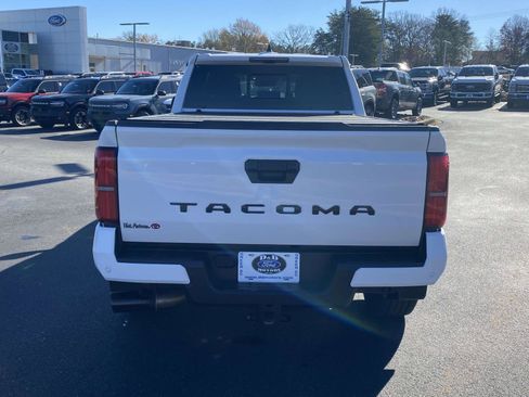 Used 2024 Toyota Tacoma TRD Sport image 5
