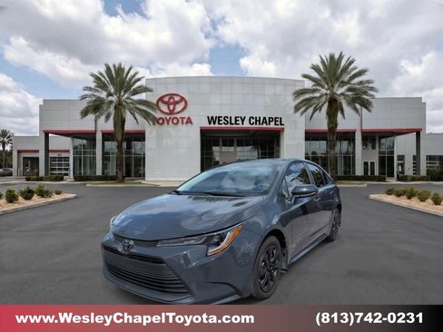 Certified 2025 Toyota Corolla LE FWD image 1
