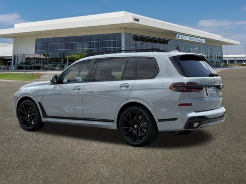 Certified 2025 BMW X7 xDrive40i w/ M Sport Package AWD/4WD image 8