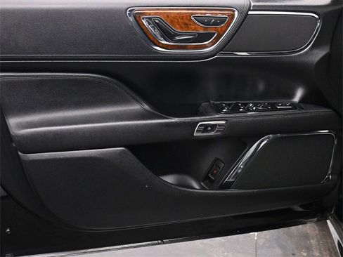 Used 2017 Lincoln Continental AWD w/ Equipment Group 500A image 9