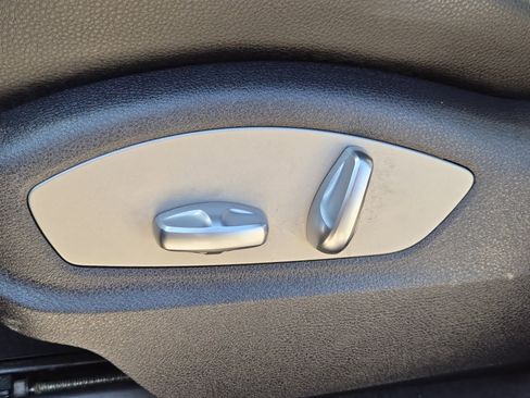 Used 2020 Porsche Macan image 20