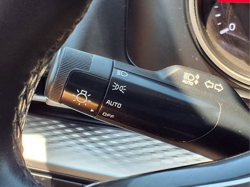 Used 2024 Kia Carnival LX FWD image 20