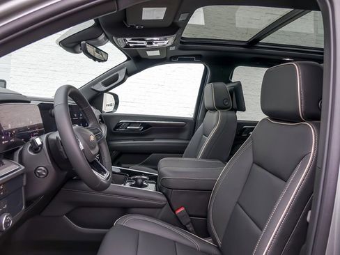 New 2026 Chevrolet Suburban Premier image 17