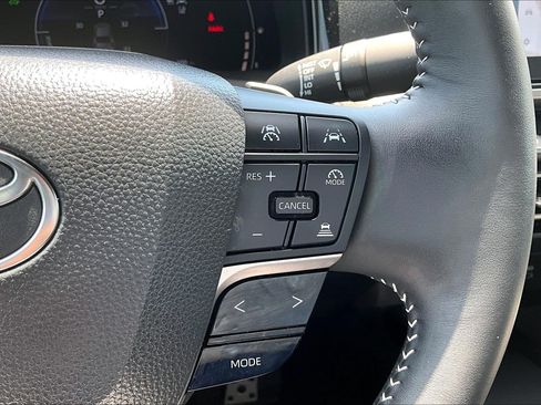 Used 2025 Toyota Camry SE w/ Convenience Package FWD image 23