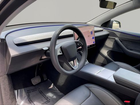 Used 2026 Tesla Model Y Long Range AWD/4WD image 16