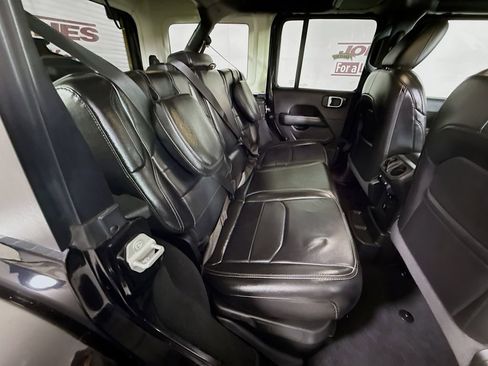 Used 2023 Jeep Wrangler Unlimited Sahara image 28