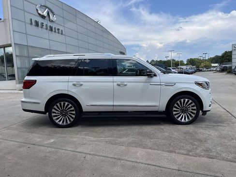 Used 2021 Lincoln Navigator Reserve w/ Luxury Package AWD/4WD image 2
