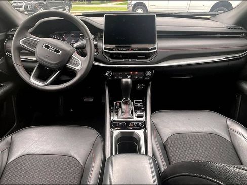 Used 2025 Jeep Compass Trailhawk AWD/4WD image 15