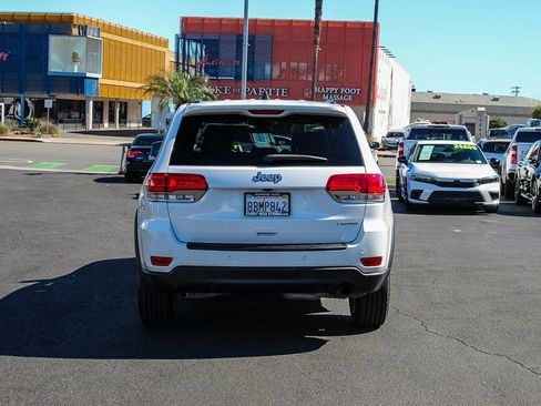 Used 2018 Jeep Grand Cherokee Laredo image 9