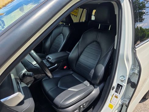 Used 2021 Toyota Highlander XLE AWD/4WD image 13