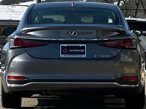 Used 2019 Lexus ES 300h w/ Luxury Package image 9