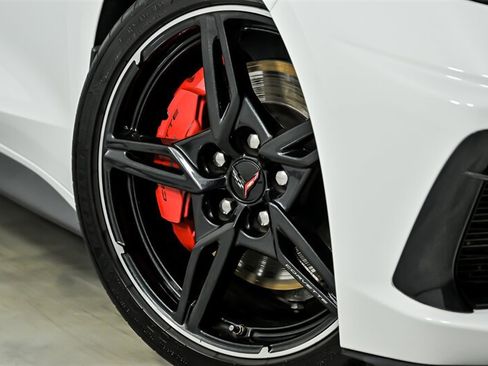 Used 2021 Chevrolet Corvette Stingray Premium Conv w/ Z51 Performance Package RWD image 4