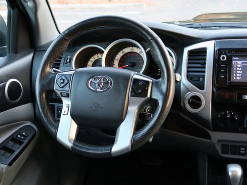 Used 2014 Toyota Tacoma 4x4 Double Cab image 23