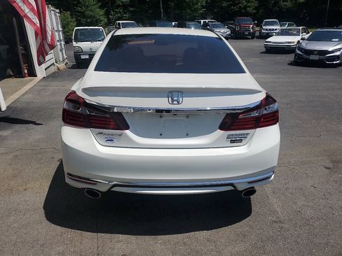 Used 2017 Honda Accord Sport Special Edition image 6